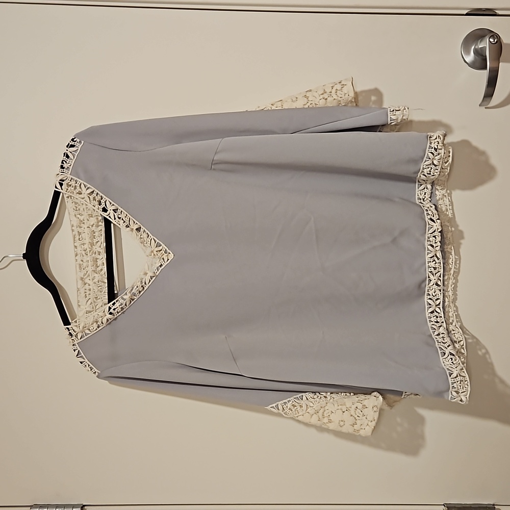Gray lt. blue bell sleeve top crochet lacey inset neck detail 14/16 Lane Bryant - Picture 6 of 7